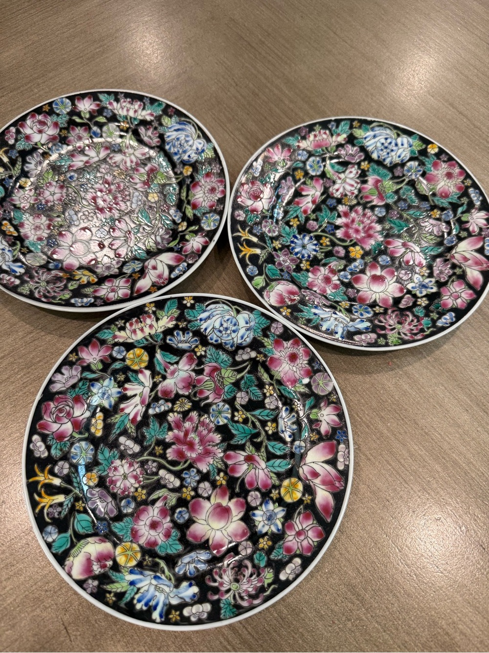 Chinese Familie Noire Mille Fleur Black Flower Dessert Plate 7 in. Lot of 3 - Picture 4 of 4